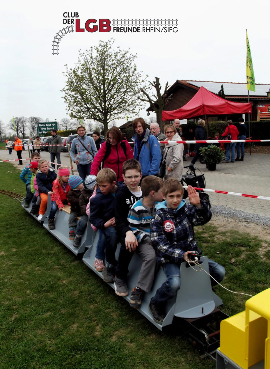 Club der LGB Freunde Rhein Sieg e.V. mit Infostand und der 7 1/4 Zoll Lok beim Tag der Offenen Türe im Gartencenter Hof Nixberg