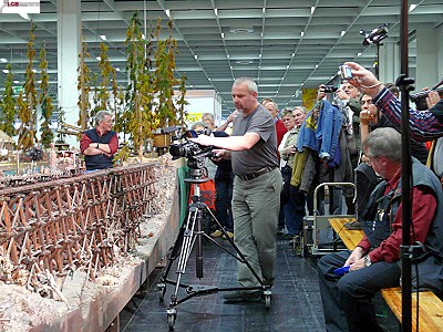 Dreh für den SWR auf unserer Waldbahnanlage bei der Messe in Köln 11/2008.