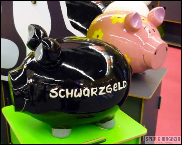 Ende: Hier kann getrost das Geld gespart werden. Vielleicht wird dieses Schwein dann auch für 2,5 Mio EUR ausgelöst. Denn nicht überall wo SCHWARZGELD draufsteht ist auch welches drin: